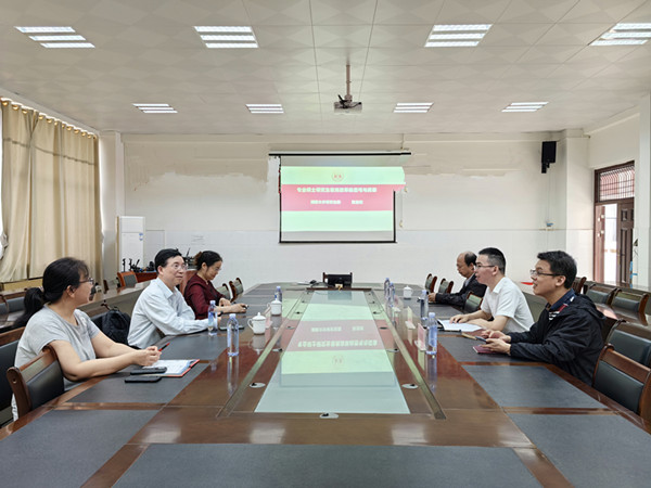 湖南大學(xué)研究生院院長(zhǎng)張亞斌教授應(yīng)邀到經(jīng)濟(jì)管理學(xué)院指導(dǎo)學(xué)位點(diǎn)建設(shè)